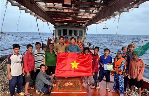 Dồn lực gỡ 'thẻ vàng' IUU