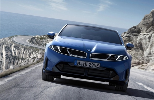 BMW tung mẫu xe mới, hâm nóng cuộc đua với Tesla