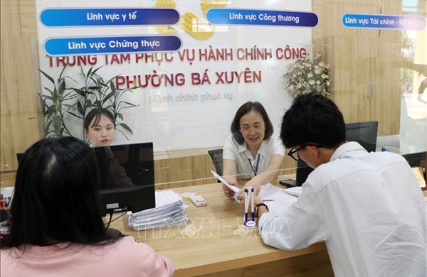 Xây dựng nền hành chính phục vụ, lấy người dân và doanh nghiệp làm trung tâm