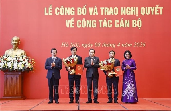 Chuyển sinh hoạt Đoàn đại biểu Quốc hội đối với Bí thư Thành ủy Hà Nội và Trưởng ban Tổ chức Trung ương