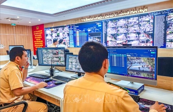 Cận cảnh nơi không có 'ngày nghỉ' để giữ nhịp giao thông Thủ đô