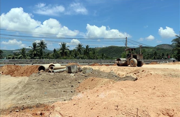Quảng Ngãi khắc phục việc thi công đường dẫn vào cầu 'cụt'
