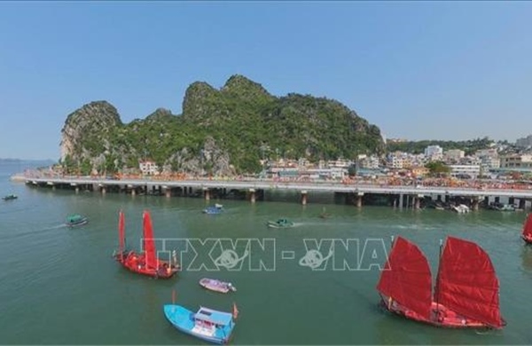 Người giữ 'hồn' cho cánh buồm di sản trên vịnh Hạ Long