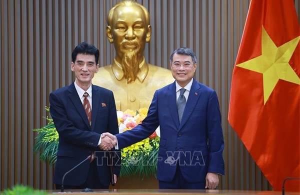Thủ tướng Lê Minh Hưng tiếp Đại sứ Triều Tiên Ri Sung Guk