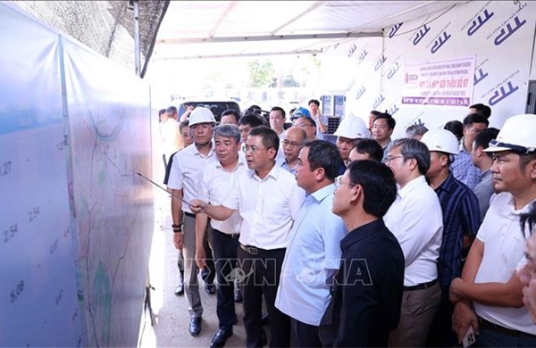 Bí thư Thành ủy Hà Nội yêu cầu tăng tốc hoàn thiện giao thông trục Tây Thăng Long