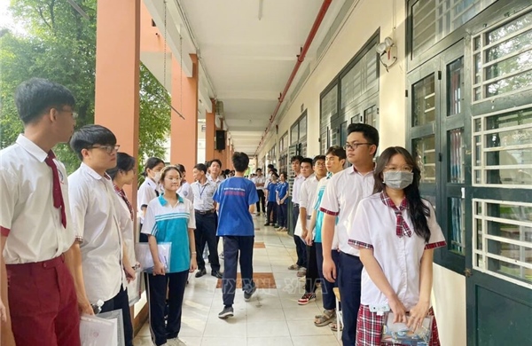 Đa dạng hình thức ôn luyện kết hợp hướng dẫn học sinh tự học
