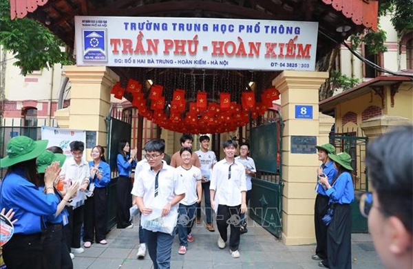 Kỳ thi tốt nghiệp THPT năm 2026: Thí sinh bước vào buổi thi cuối, làm bài thi 2 môn tự chọn