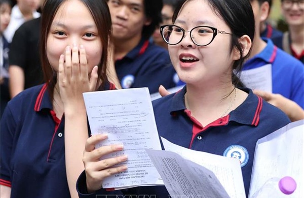 Thi tốt nghiệp THPT 2026: Thí sinh phấn khởi hoàn thành ngày thi đầu tiên