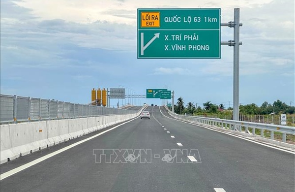 Tập trung hoàn thành hai tuyến cao tốc huyết mạch của Đồng bằng sông Cửu Long
