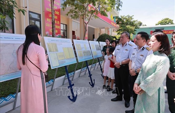 Khai mạc Triển lãm 'Hoàng Sa, Trường Sa - Biển, đảo thiêng liêng'