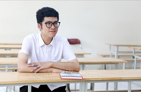 Thủ khoa toàn quốc khối A01 chia sẻ bí quyết duy trì hiệu quả học tập