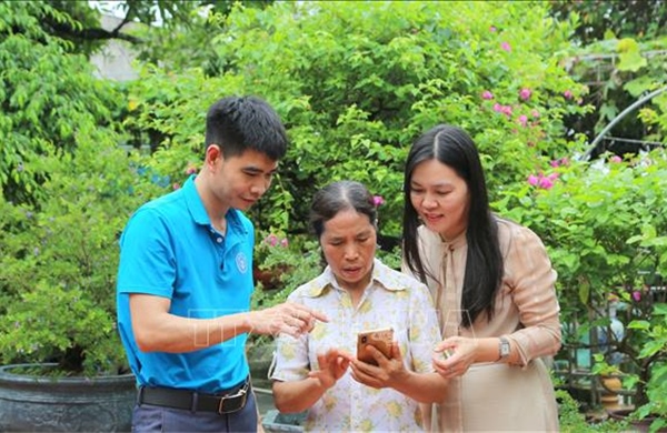 Tấm thẻ an sinh và những điểm tựa giữa đời thường