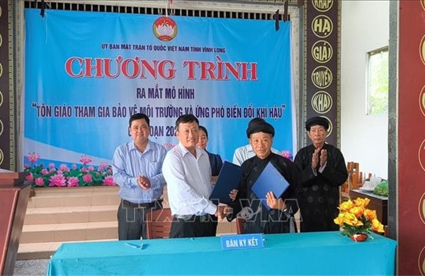Xây dựng mô hình điểm 'Tôn giáo tham gia bảo vệ môi trường và ứng phó với biến đổi khí hậu'