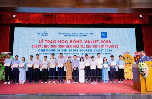 Trao 314 học bổng Vallet tiếp sức học sinh, sinh viên xuất sắc miền Nam Trung Bộ