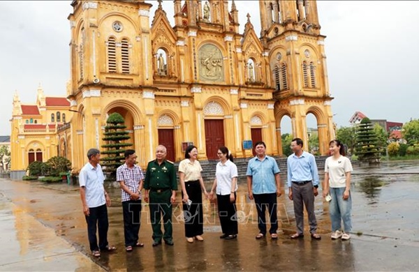 Bồi dưỡng, phát triển đảng viên ở vùng đồng bào Công giáo