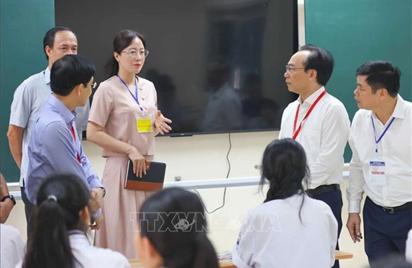 Bộ Giáo dục và Đào tạo kiểm tra thi tốt nghiệp THPT tại Hưng Yên, Cần Thơ