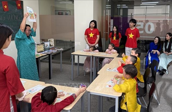 Tôn vinh tiếng Việt: Bồi đắp cội nguồn cho thế hệ trẻ người Việt tại Canada