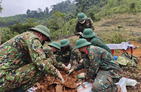 Phát hiện nhiều hài cốt liệt sĩ cùng các kỷ vật thiêng liêng