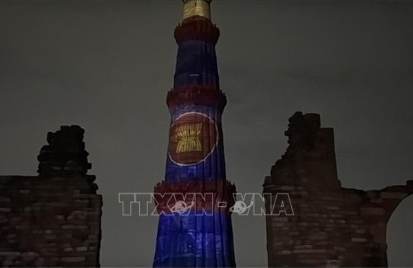 59 năm ASEAN: Lá cờ ASEAN lần đầu tỏa sáng trên biểu tượng lịch sử của Ấn Độ