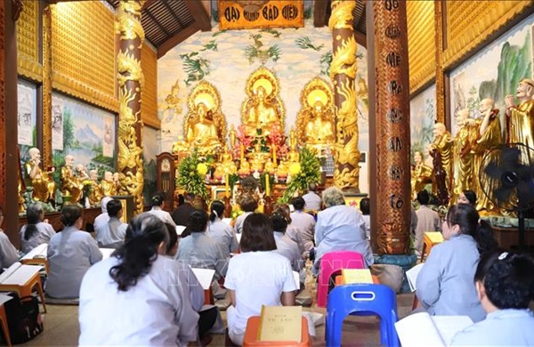 Đại lễ Vu Lan báo hiếu tại Chùa Phật Tích: Gìn giữ văn hóa, thắt chặt tình đoàn kết Việt - Lào 