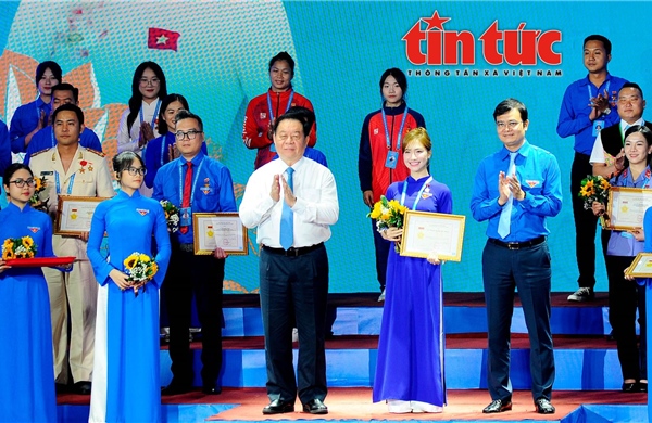 Tuyên dương thanh niên tiên tiến  làm theo lời Bác toàn quốc
