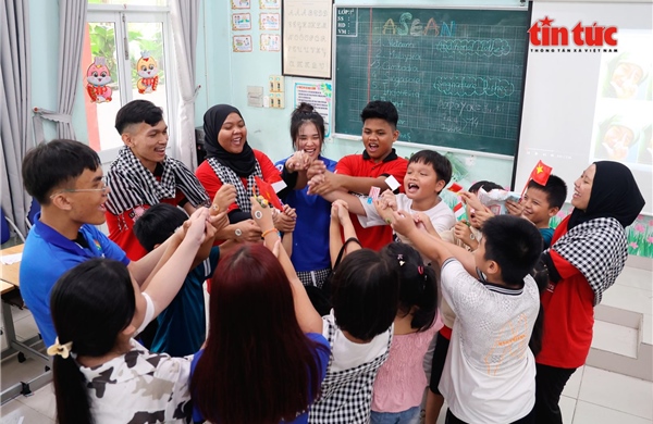 Lan tỏa phong trào tình nguyện cùng bạn bè quốc tế