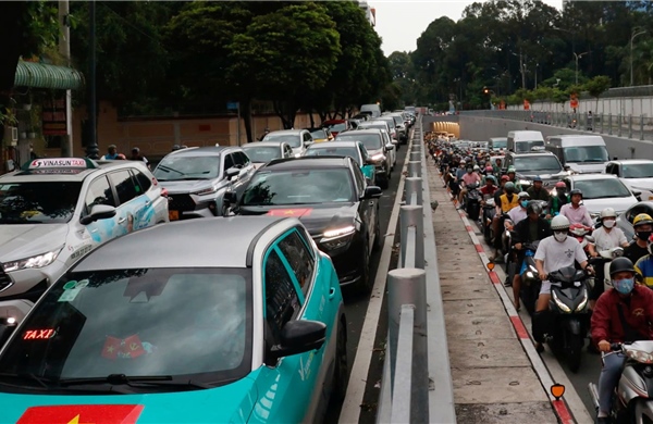 Kẹt xe nghiêm trọng trước kỳ nghỉ lễ 2/9 tại TP Hồ Chí Minh