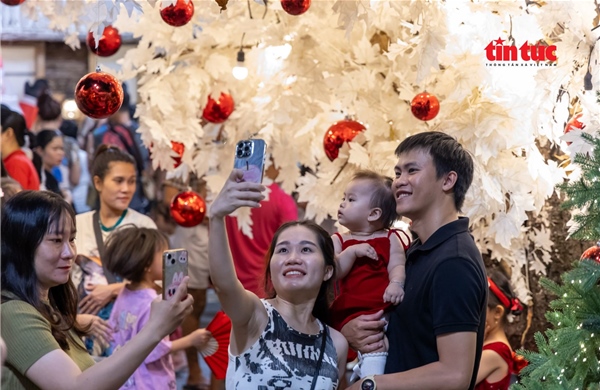 TP Hồ Chí Minh: Không khí Giáng sinh rộn ràng nơi các giáo xứ 