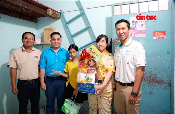 Tết đủ đầy với thanh niên công nhân ở các khu lưu trú văn hóa