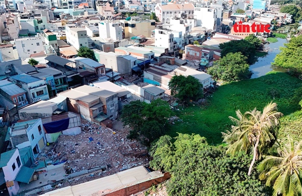 Người dân bàn giao mặt bằng phục vụ cải tạo rạch Xuyên Tâm