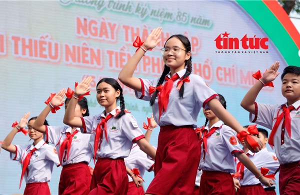 Tiếp lửa truyền thống cho thiếu nhi Thành phố mang tên Bác