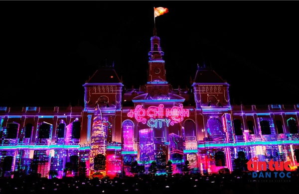 “Đại tiệc sắc màu” 3D Mapping dịp 50 năm thành phố mang tên Bác