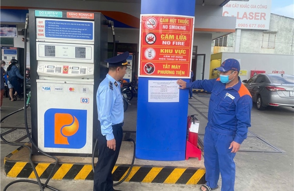 Tăng cường kiểm tra việc kinh doanh xăng dầu, ngăn chặn găm hàng, tăng giá