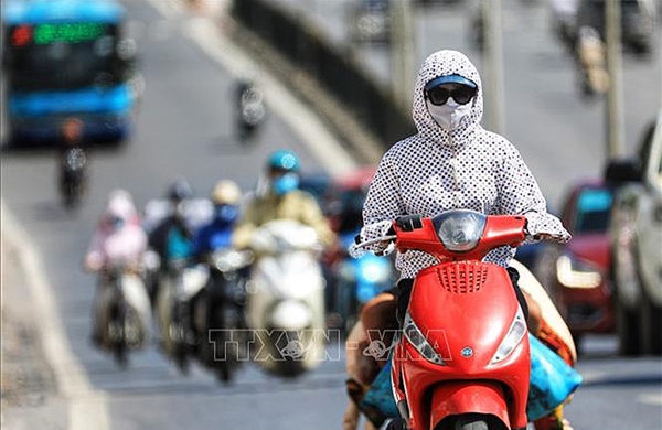 Nắng nóng diện rộng trên cả nước kéo dài nhiều ngày, có nơi trên 41 độ C
