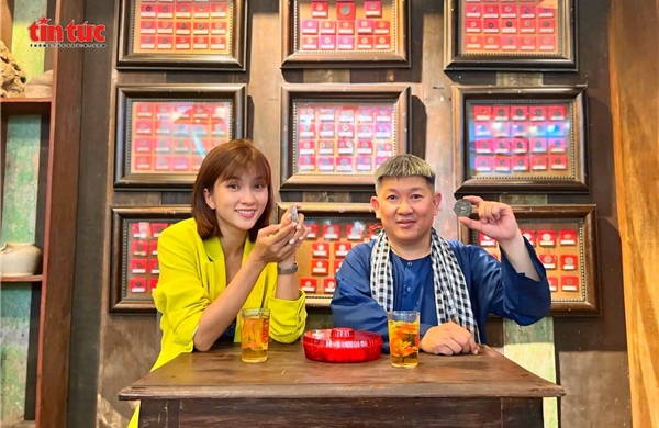 Người giữ lửa lịch sử qua bộ sưu tập ‘Bạc Cụ Hồ’