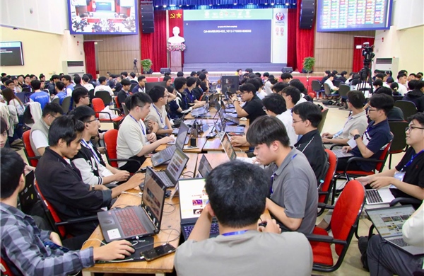 Gần 4.000 thí sinh tranh tài tại vòng chung kết AI Challenge TP Hồ Chí Minh 2025