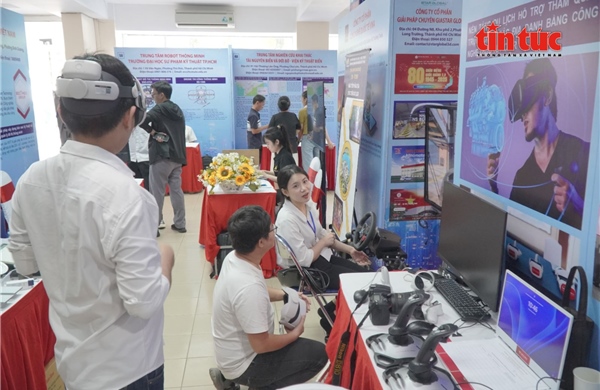 Nhiều ứng dụng AI phục vụ đô thị thông minh ra mắt tại Techmart 2025