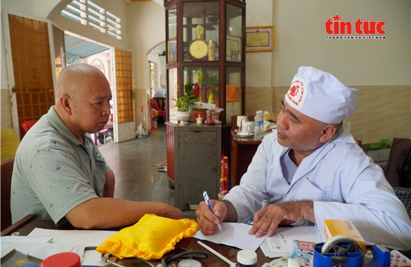 Phòng khám suốt 30 năm duy trì khám chữa bệnh miễn phí cho người nghèo