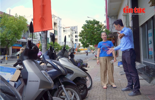 Người dân TP Hồ Chí Minh đăng ký sử dụng vỉa hè bằng mã QR