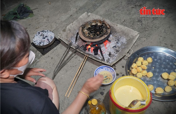 Người xứ Quảng ở Đắk Lắk gìn giữ phong tục đổ bánh thuẫn mỗi độ Xuân về