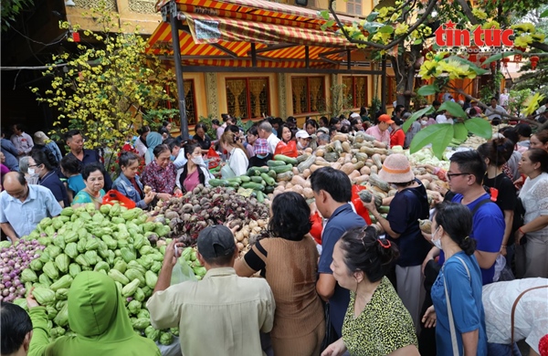 Lan tỏa yêu thương từ ‘siêu thị 0 đồng’ tại chùa Chandarangsay
