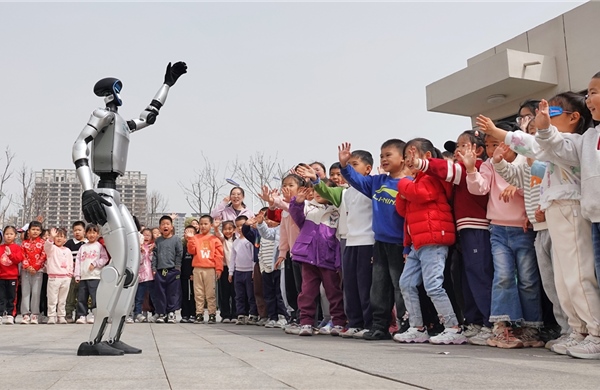 Viễn cảnh Mỹ-Trung bắt tay sản xuất robot hình người