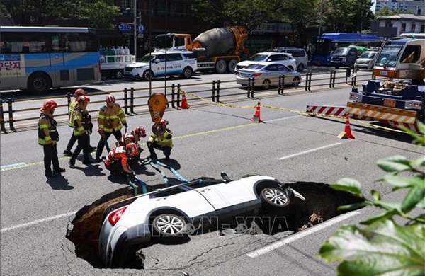 &#39;Bác sĩ đường phố&#39; chuyên phát hiện hố tử thần ở Singapore
