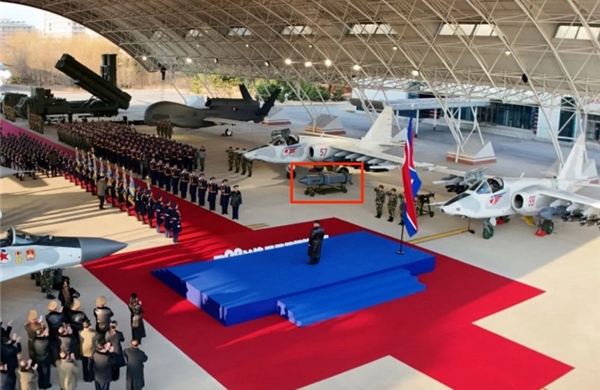 Triều Tiên trưng bày loại vũ khí mới phóng từ máy bay