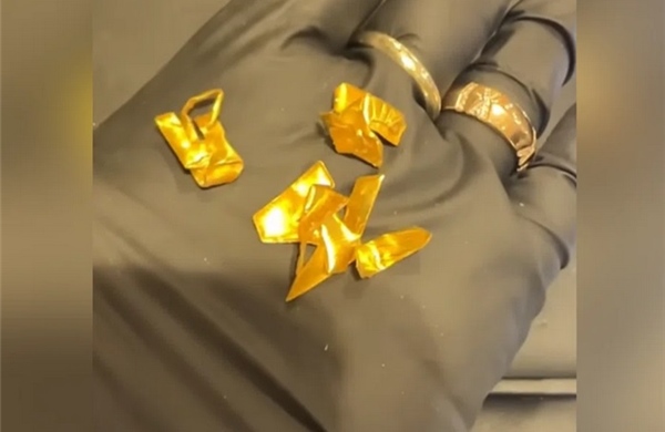 Logo bằng vàng nguyên chất khiến điều hòa đời cũ bị săn lùng tại Hàn Quốc