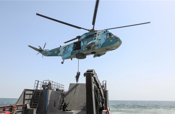 Video Iran và Nga phối hợp giải cứu tàu bị cướp trong tập trận hải quân