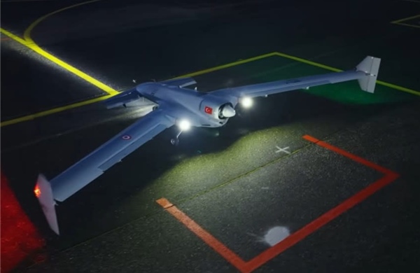 Thổ Nhĩ Kỳ ra mắt UAV di chuyển hơn 2.000 km, mang đầu đạn 200 kg