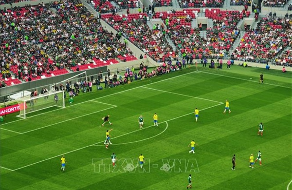 Đội tuyển không dự World Cup, người hâm mộ Trung Quốc đặt hy vọng vào trọng tài