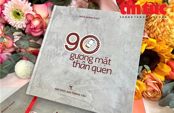 Ra mắt sách ảnh '90 gương mặt thân quen'