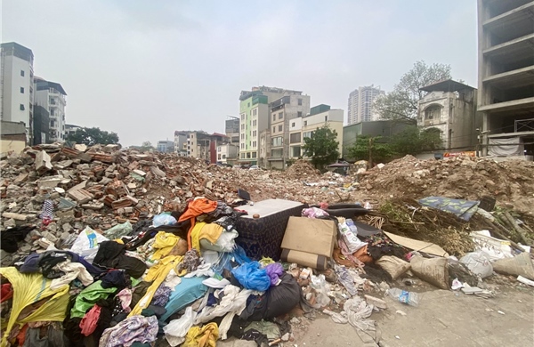 Bãi rác tự phát 'bủa vây' khu dân cư khu vực thi công tuyến Vành đai 2.5